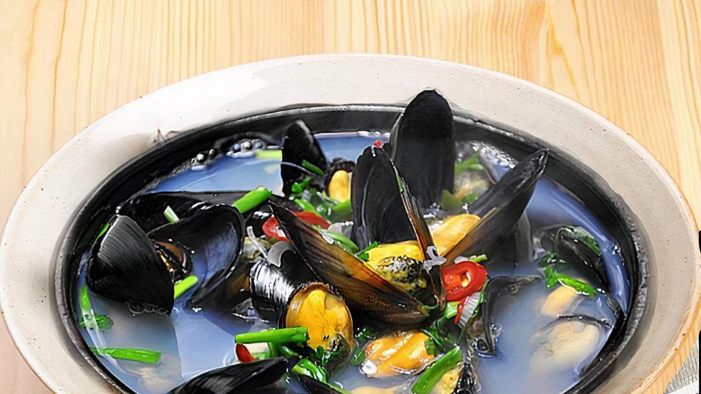 홍합탕 / Honghabtang · Mussels stew.