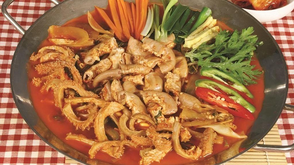 곱창전골 / Gopchang Jeongol · Spicy. Spicy beef intestines, vegetables, noodles and vegetables casserole.