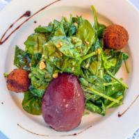 Pera · Baby spinach, warm goat cheese fritter, port wine poached pear, toasted candid pecans, fig v...