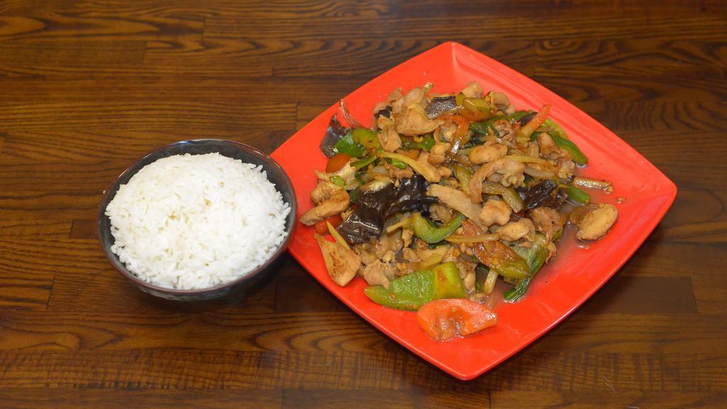 Pad King Sod (Best Seller) · Fresh ginger sauteed with choice of meat, onions, mushrooms and chili