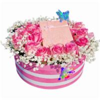 Round Box Pink Roses · With space to put a small gift.