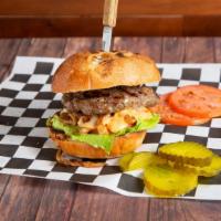 Classic Burger · Beef burger with lettuce, tomatoes, grilled onion and Mama sauce.