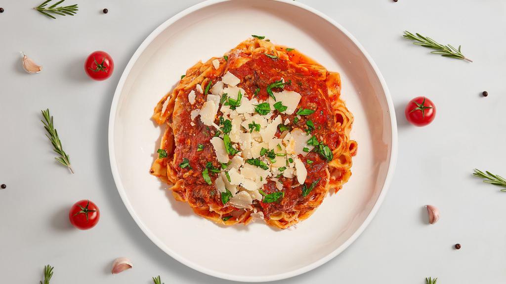 Bolognese Babe Pasta · Ground beef cooked in classic flavorful marinara sauce and served with gluten-free fettuccine.