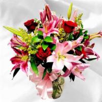 Lilies And Roses With Base · 5stems lilies
12 roses
Foliage 
1 base
25