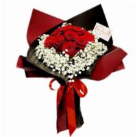 Red Roses · Bouquet of red roses
12 roses
Symbol of love, passion, beauty and respect.
