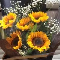 Sunflower  · 5 stems
Baby's breath flowers 
korean style paper