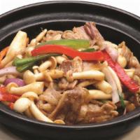 Scalded Beef With Mushroom In Satay Sauce 沙爹金菇肥牛煲 · 