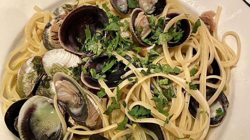 Vermicelli Vongole · Sautéed manila clams garlic & white wine sauce.
