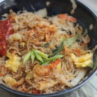 Singapore Noodles · Vegetarian. Wok-fried thin rice noodles, mixed vegetables, shredded egg. Contains: Soy, Eggs.