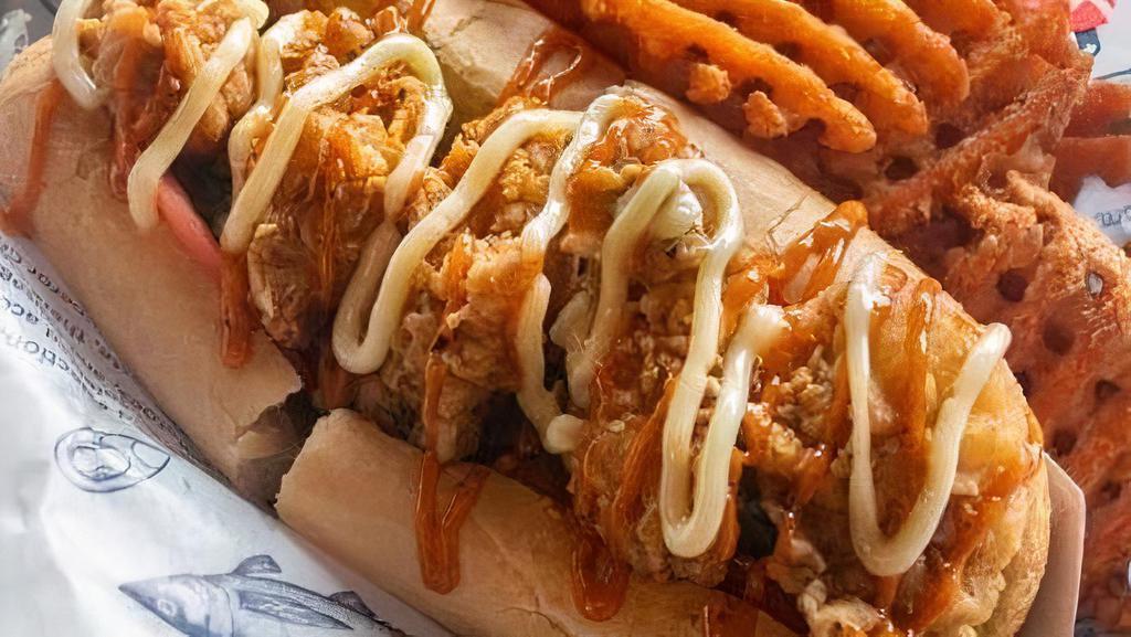 Fried Oyster Po'Boy · Bed of po'boy bread, fresh lettucce and tomato slices, 5 of freshly fried juicy oysters, served with our signature po'boy sauce.