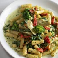 Penne Giardino · Broccoli, sun dried tomato, artichoke, spinach, pesto cream.