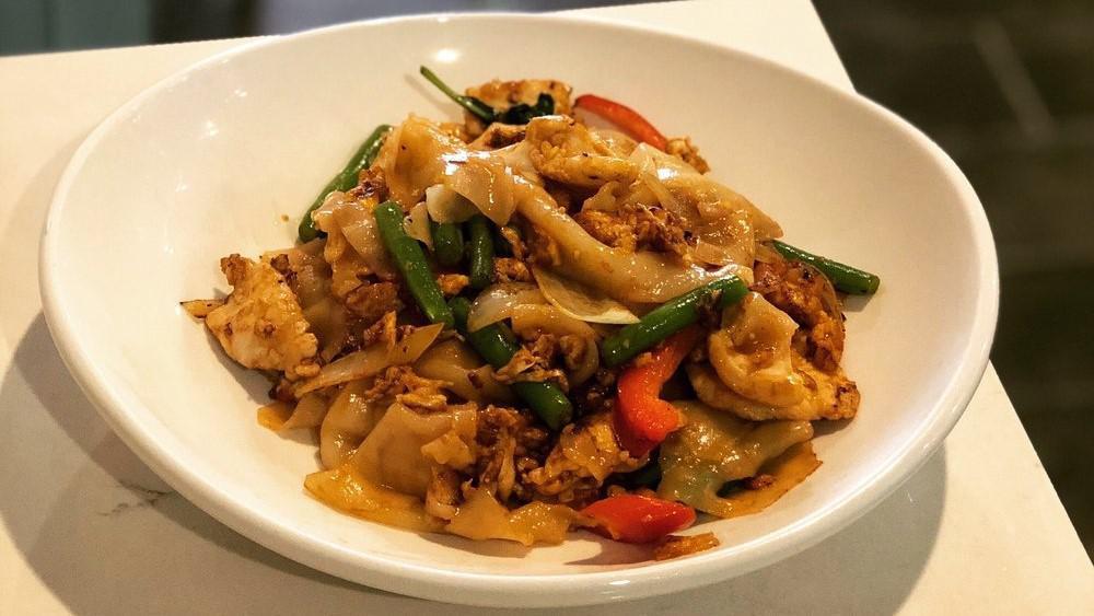 Pad Kee Mao (Drunken Noodle) · Stir fry flat noodle, garlic, fresh chili, egg, onion, bell pepper, string bean, and basil. Spicy.