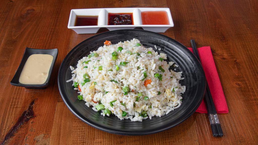 Vegetable Fried Rice (素炒飯-紅蘿卜 靑豆 紅洋蔥 蛋 蔥花) · Carrots, peas, red onion, egg, and scallions.