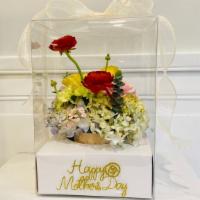 Flowers Gift Box - White · Hand crafted fresh flowers bouquet in a gift box. Special prints are available for selection...