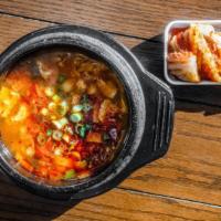 순두부찌개 Sundubu Jjigae · Choice of beef, seafood or vegetables. 
Spicy soft tofu stew with egg.
