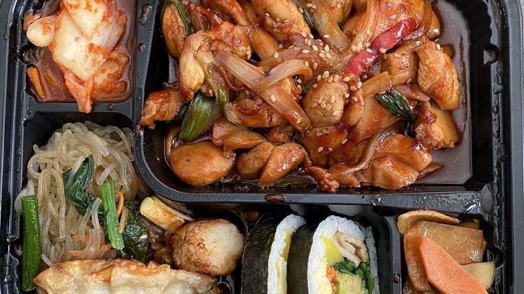 스페셜박스 Lunch Special Box · Choice of Meat with all box served with Fried Dumpling, Shumai, Potato, Assorted Vegetables, Rice and Miso Soup