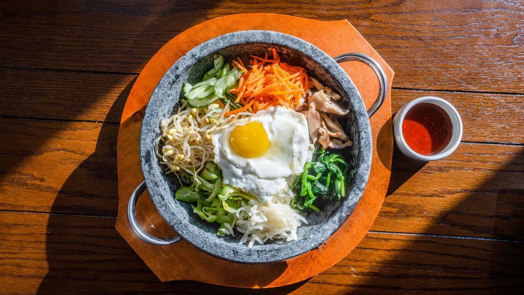 돌솥비빔밥 Dolsot Bibimbap · Seasoned vegetables & fried egg over rice in a sizzling stone pot served with a special house sauce.