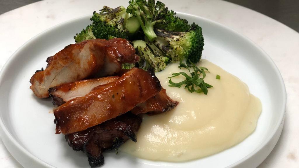 Bbq Glazed Chicken · Served with mashed caulitatoes* and charred broccoli.
Gluten-Free, Dairy-Free, Soy-Free
*a blend of cauliflower and potatoes.