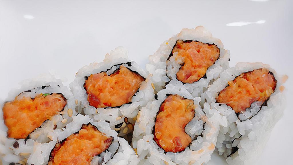 Spicy Tuna Avocado Roll · 