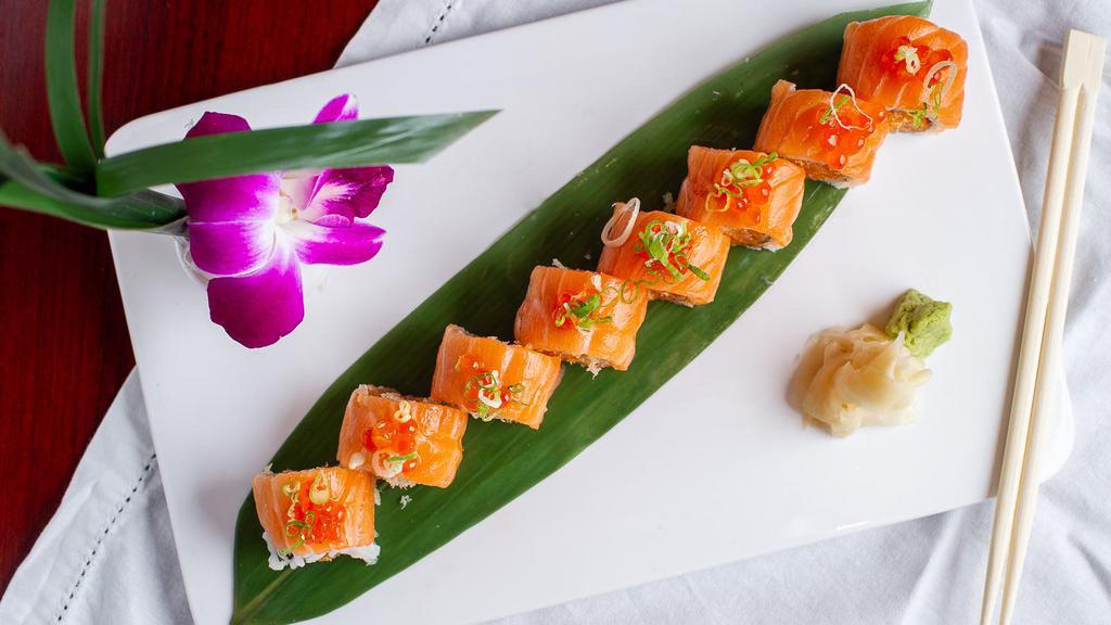 Salmon Deluxe Roll · Spicy salmon inside, salmon on top with salmon roll and scallion.