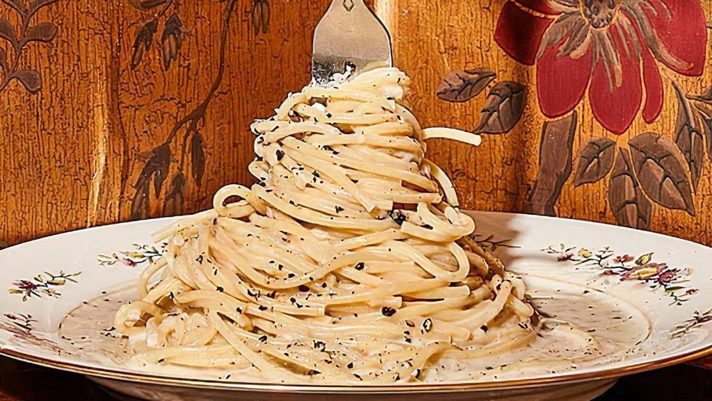 Cacio Pepe · spaghetti, pecorino romano, parmigiano reggiano, pepper black