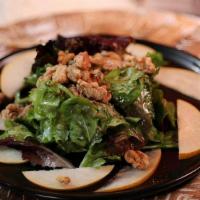 Pere & Noci · Spring mix, fresh pears, walnuts, lemon and extra virgin olive oil dressing