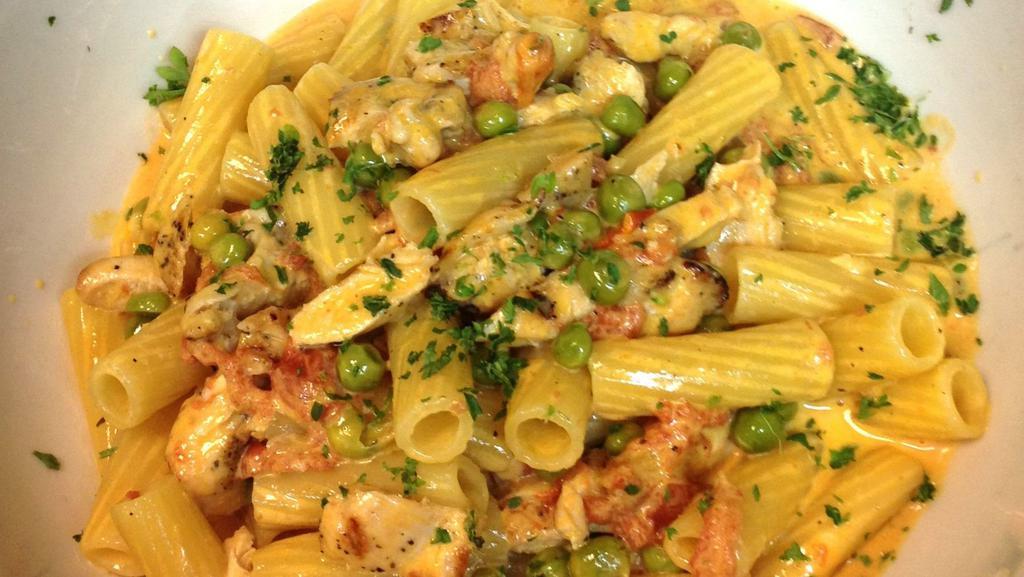 Rigatoni With Grilled Chicken & Peas In Vodka Sauce · 
