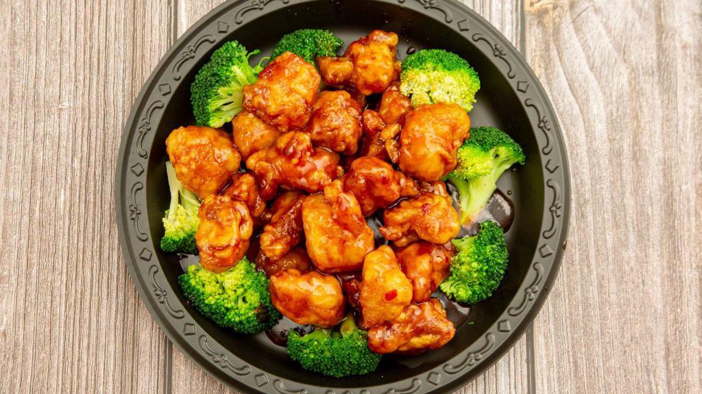 General Tso'S Chicken · Deep fried chicken with General Tso's sauce on bed of broccoli. Served with your choice of rice. Hot and spicy.