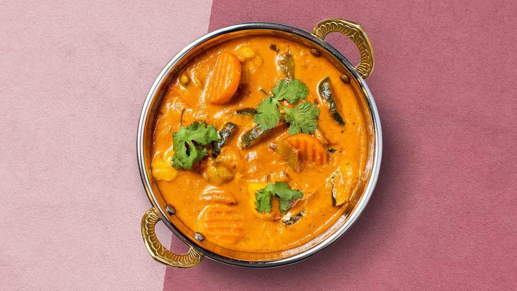 Curried Away · Chicken cooked with cream based sauce, cashew nuts, and almonds in a mild gravy. Served with basmati rice.