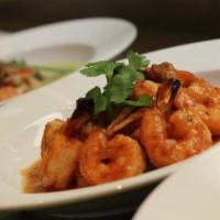 The Golfer'S Shrimp · Spicy. 4 pieces. Crispy-fried jumbo shrimp and served with a chef's special creamy chili sau...