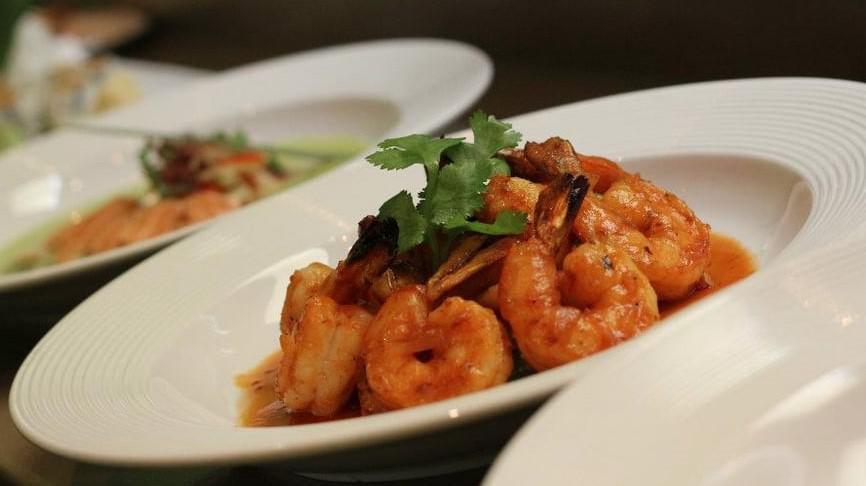 The Golfer'S Shrimp · Spicy. 4 pieces. Crispy-fried jumbo shrimp and served with a chef's special creamy chili sauce.