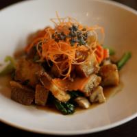 Sp10. Ka-Na-Moo-Krob · Spicy. Crispy pork belly, Chinese broccoli, mushrooms, and carrots in garlic brown sauce.