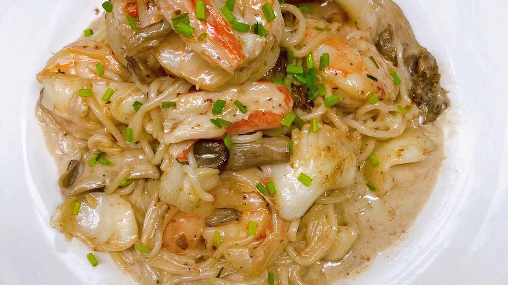 Seafood -Tofu Spaghetti · Roasted garlic. mushroom cream sauce with shrimp ,scallop ,snow crab ,squid.