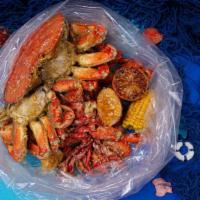 Whole Dungeness Crab (1.5 Lbs.) & Crawfish (1 Lb.) · 