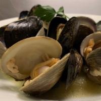 Vongole & Cozze Posillipo · Sautéed Little Necks clams, Prince Edward's Island mussels, in white wine & extra virgin oli...