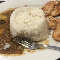 Pechuga Apanada · Breaded chicken breast with rice and fries or lentils.