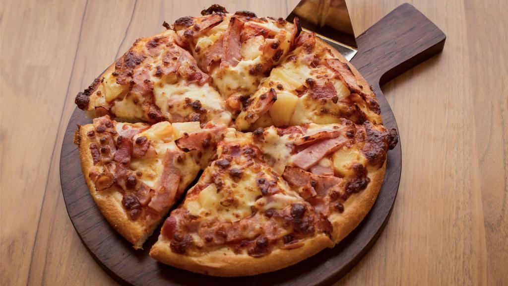 Hawaiian Pie
Pizza · Delicious juicy fresh pineapple and ham topped on a bed of mozzarella cheese.