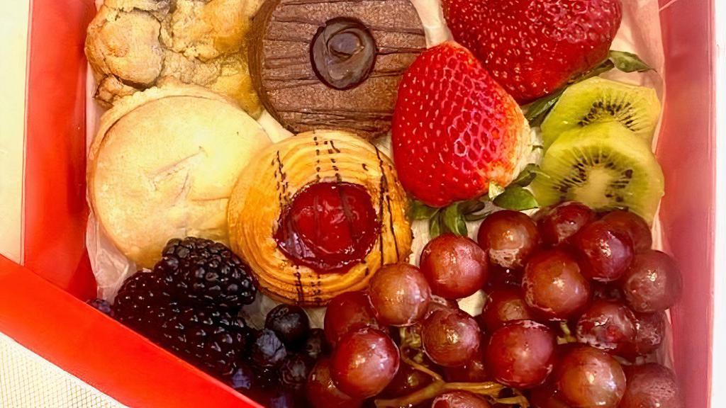 Snack Box: Cookies & Fruit · 