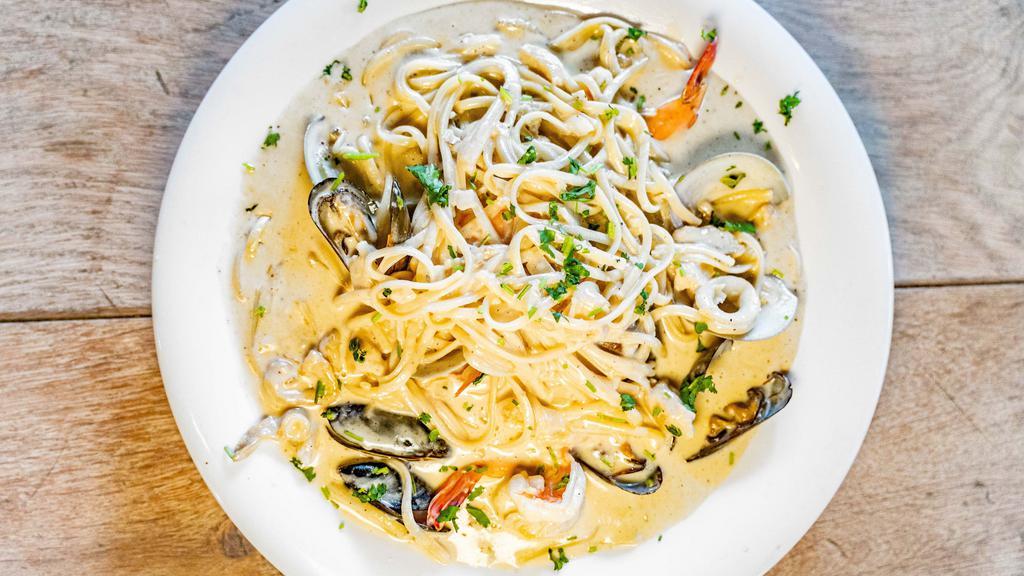 Fettucini Alfredo O Marinara (Seafood Feast) · A combination of mussels, clams, calamari, crab cluster, shrimp, and twin lobster tails in a seafood marinara or alfredo sauce.