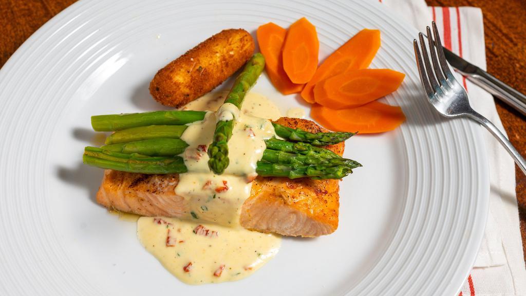 Filetto Di Salmone Con Asparagi · Salmon with asparagus and sun-dried tomatoes in a mustard cream sauce. Served with a potato croquette and the chef's choice of vegetable.