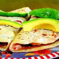Sandwich Con Queso, Huevo Y Jamón / Cheese, Egg, & Ham Sandwich · 