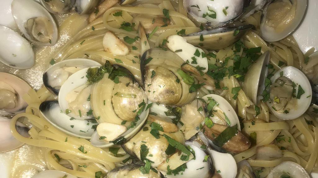 Linguine With Clam Sauce · Whole baby clams sautéed with fresh garlic and oil with choice of sauce. Served with fresh bread.