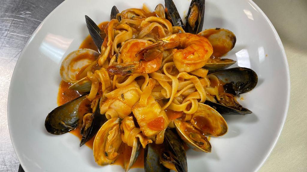 Fettuccine & Seafood Fra Diavolo · Gulf jumbo shrimp, calamari, dams mussels, and sea scallops slowly cooked in a zesty marinara sauce.