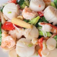 Seafood Delight · Stick crab meat, lobster meat, jumbo shrimp, deep sea scallop sautéed with Chinese veg.