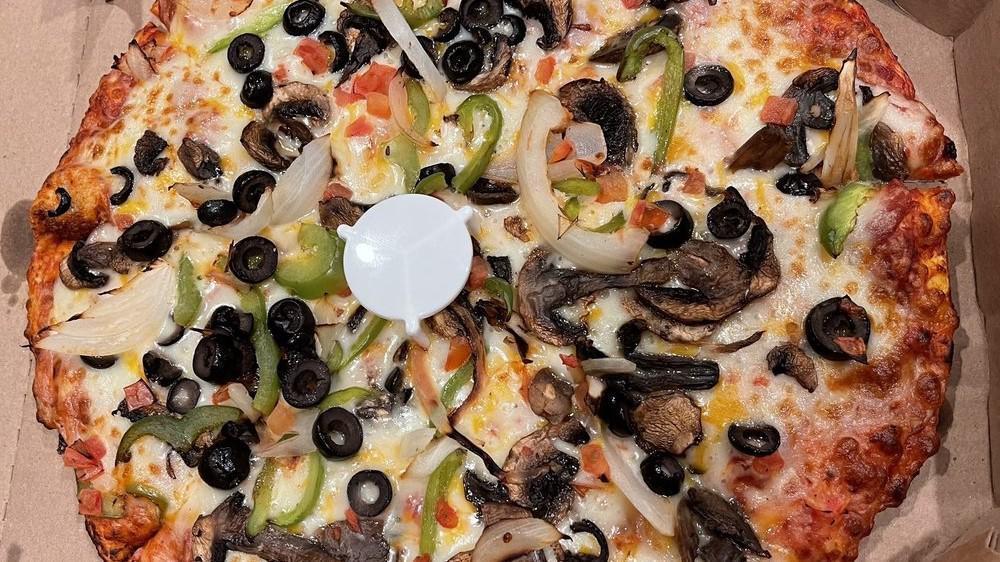 Guinevere'S Garden · Classic Red Sauce, Mushrooms, Tomatoes, Green Peppers, White Onions & Black Olives