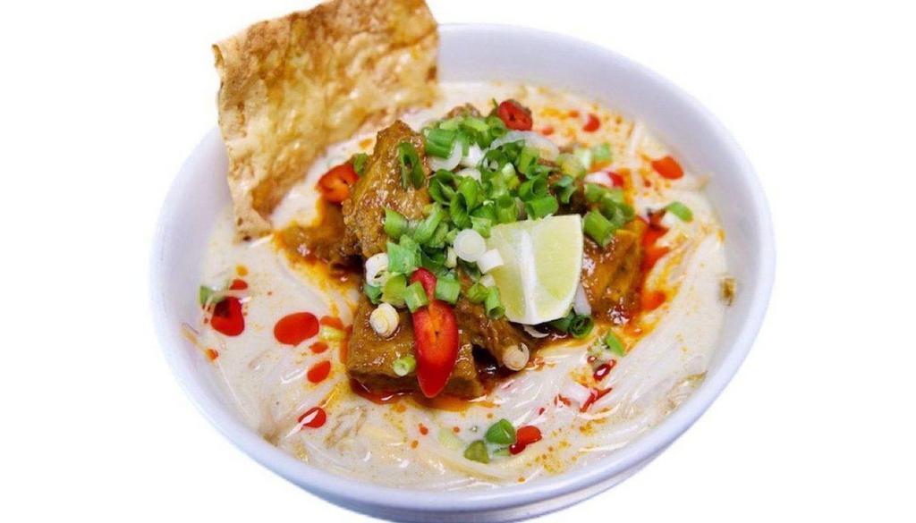 Wok Wok Curry Beef Stew Laksa 勇记咖喱牛腩面 · Spicy. Noodles in aromatic white curry broth.
