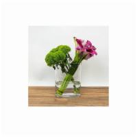 Tipsy · Mini Callas and green trick in decorative container The flowers and vase may vary according ...
