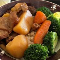 Niu Nan Fan · Stew beef flank with carrots or potato and broccoli over rice.