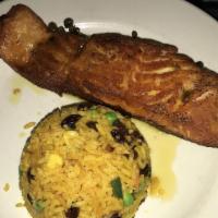Salmao Grelhado · Grilled salmon. Served with rice and peas.