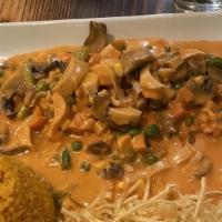 Strogonoff Vegetariano · Mushrooms, corn, green beans, carrots and peas in a creamy champagne sauce with crispy potat...